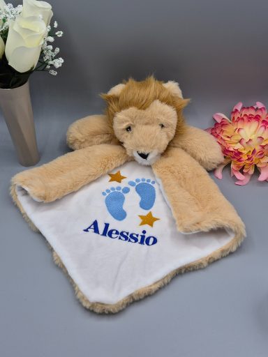 Doudou Lion Personnalisé – Petits Pieds et Prénom Brodés Doudou Lion Personnalisé – Petits Pieds et Prénom Brodés