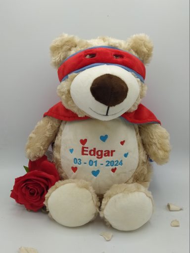 Peluche Ours Masqué Personnalisée – Petits Cœurs, Prénom et Date Brodés Peluche Ours Masqué Personnalisée – Petits Cœurs, Prénom et Date Brodés