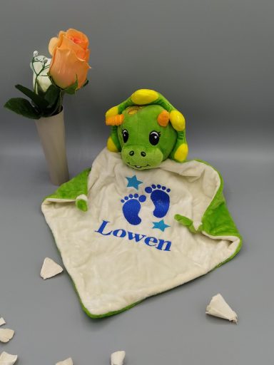 Doudou Dinosaure Personnalisé – Petits Pieds et Prénom Brodés Doudou Dinosaure Personnalisé – Petits Pieds et Prénom Brodés