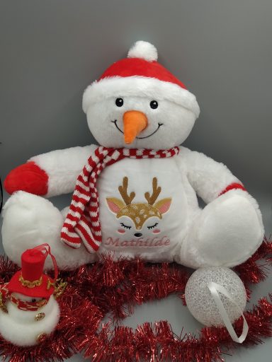 Peluche Bonhomme de Neige Personnalisée – Faon et Prénom Brodés Peluche Bonhomme de Neige Personnalisée – Faon et Prénom Brodés